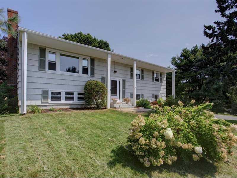 3 Carriage Hill Road Cape Elizabeth, ME 04107 - Photo 2 of 25 Exterior Front.