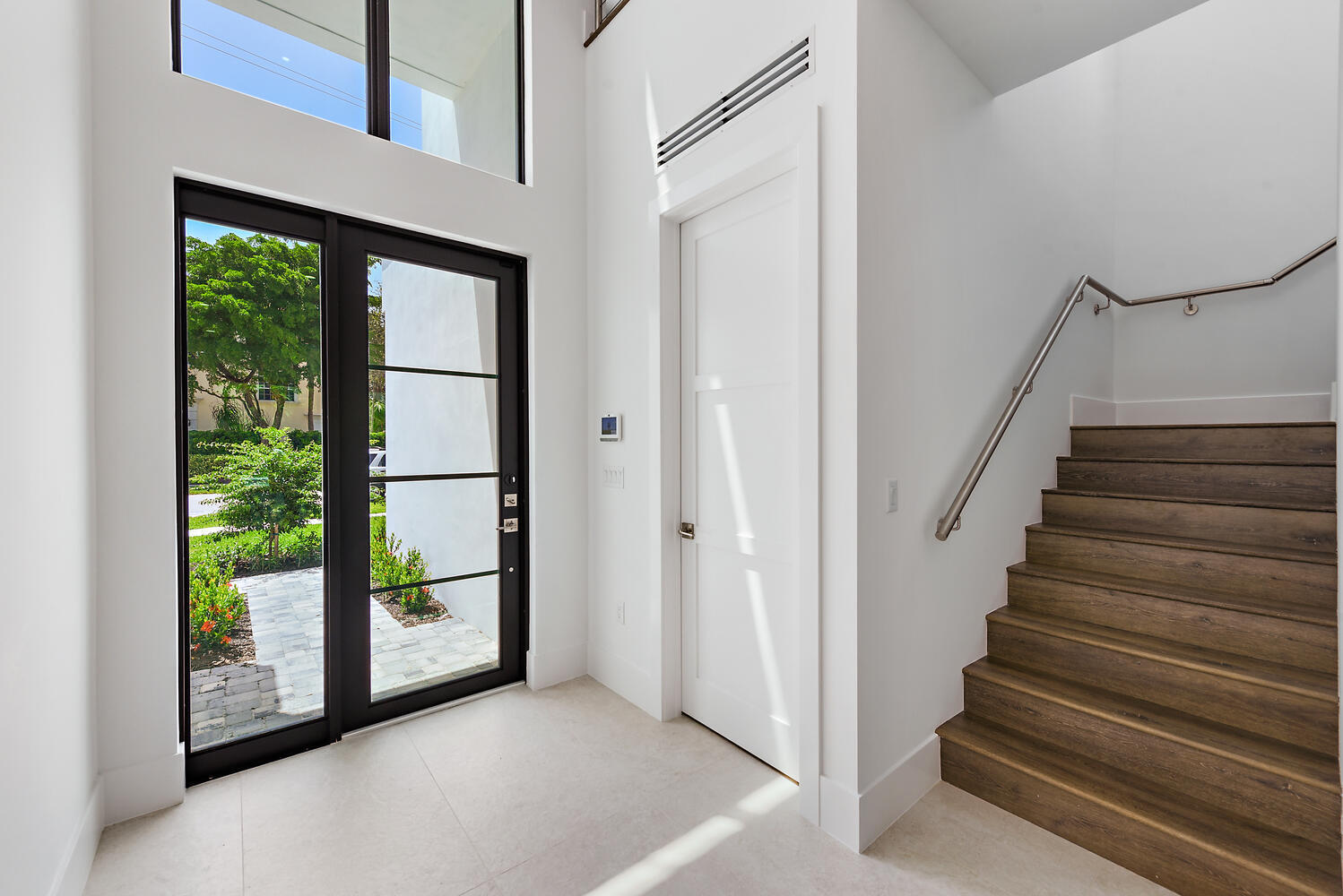 655 Kingsbridge Street Boca Raton, FL 33487 - Photo 12 of 26 Entry