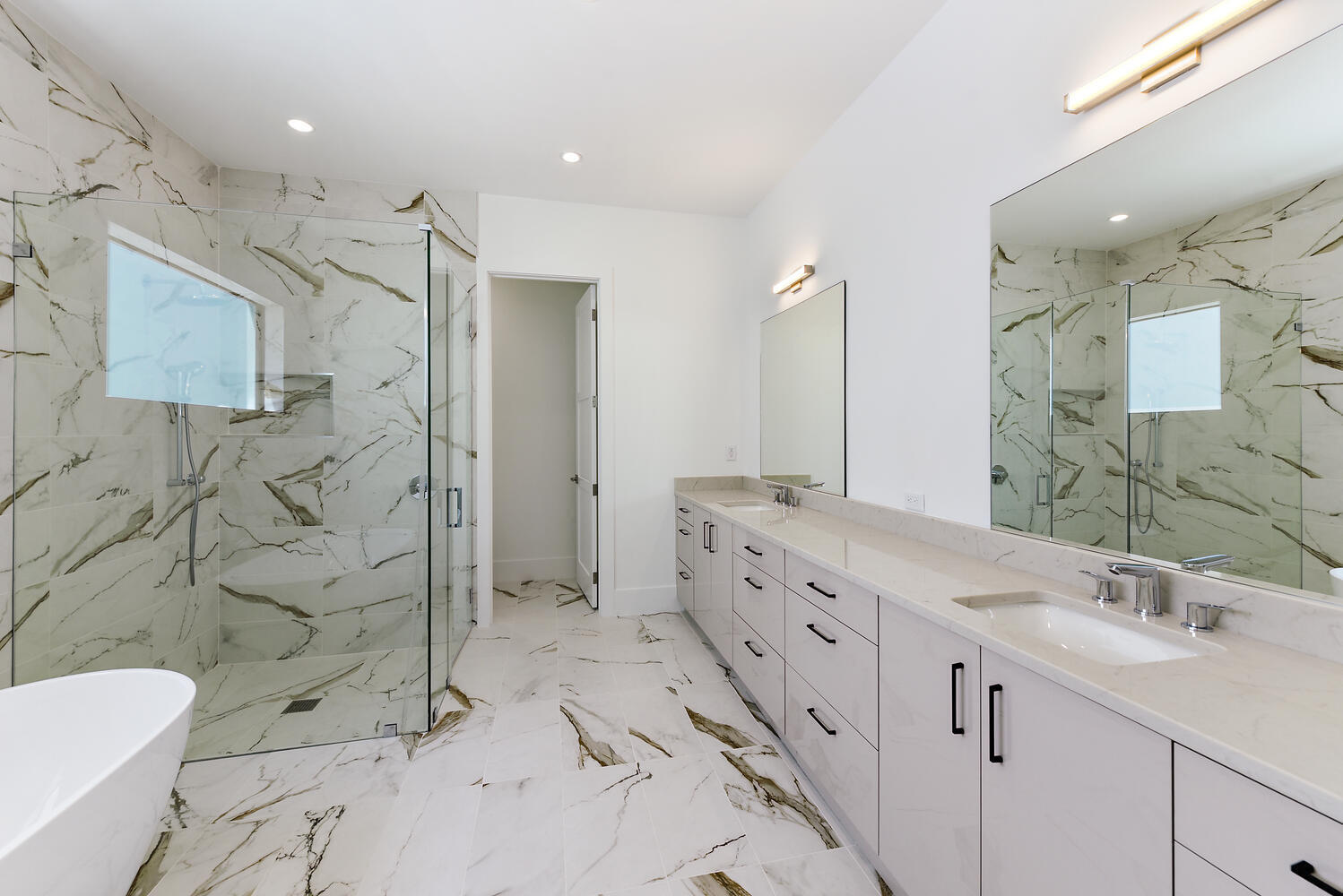 655 Kingsbridge Street Boca Raton, FL 33487 - Photo 15 of 26 Primary Bath 1