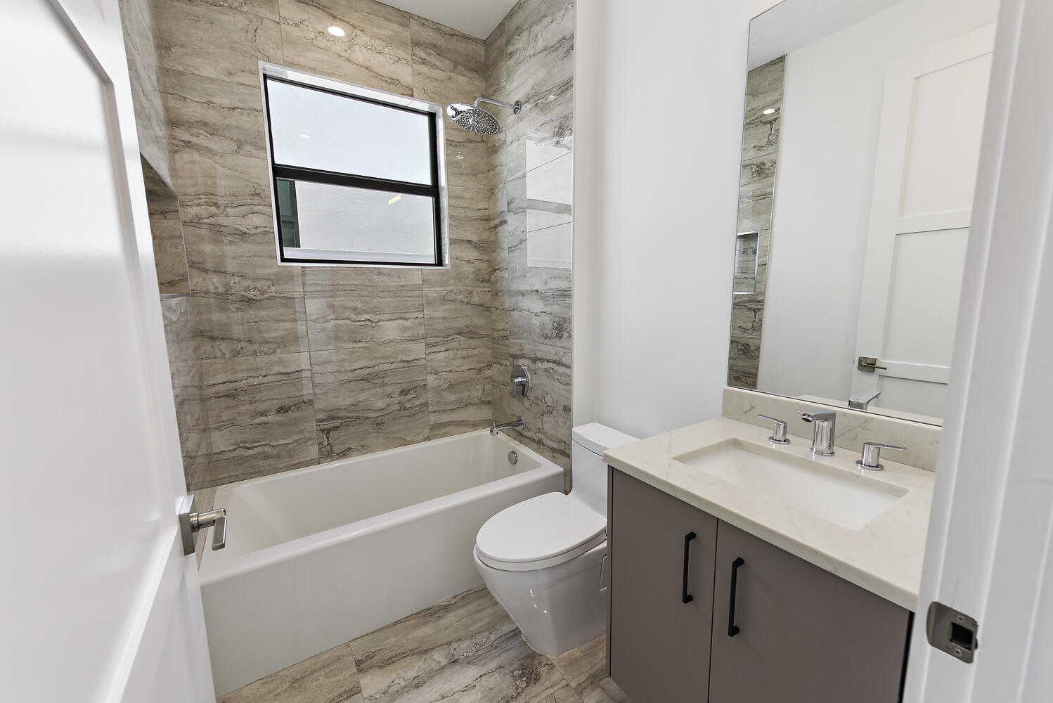 655 Kingsbridge Street Boca Raton, FL 33487 - Photo 18 of 26 Bathroom 2