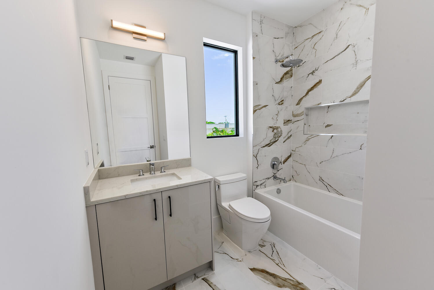 655 Kingsbridge Street Boca Raton, FL 33487 - Photo 22 of 26 Bathroom 4
