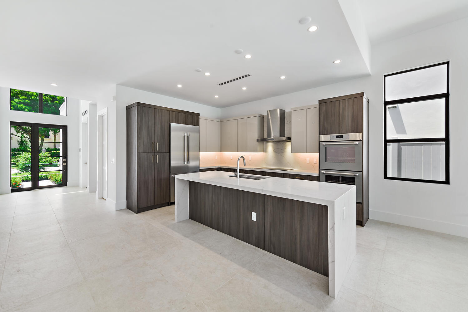 655 Kingsbridge Street Boca Raton, FL 33487 - Photo 3 of 26 Kitchen 2