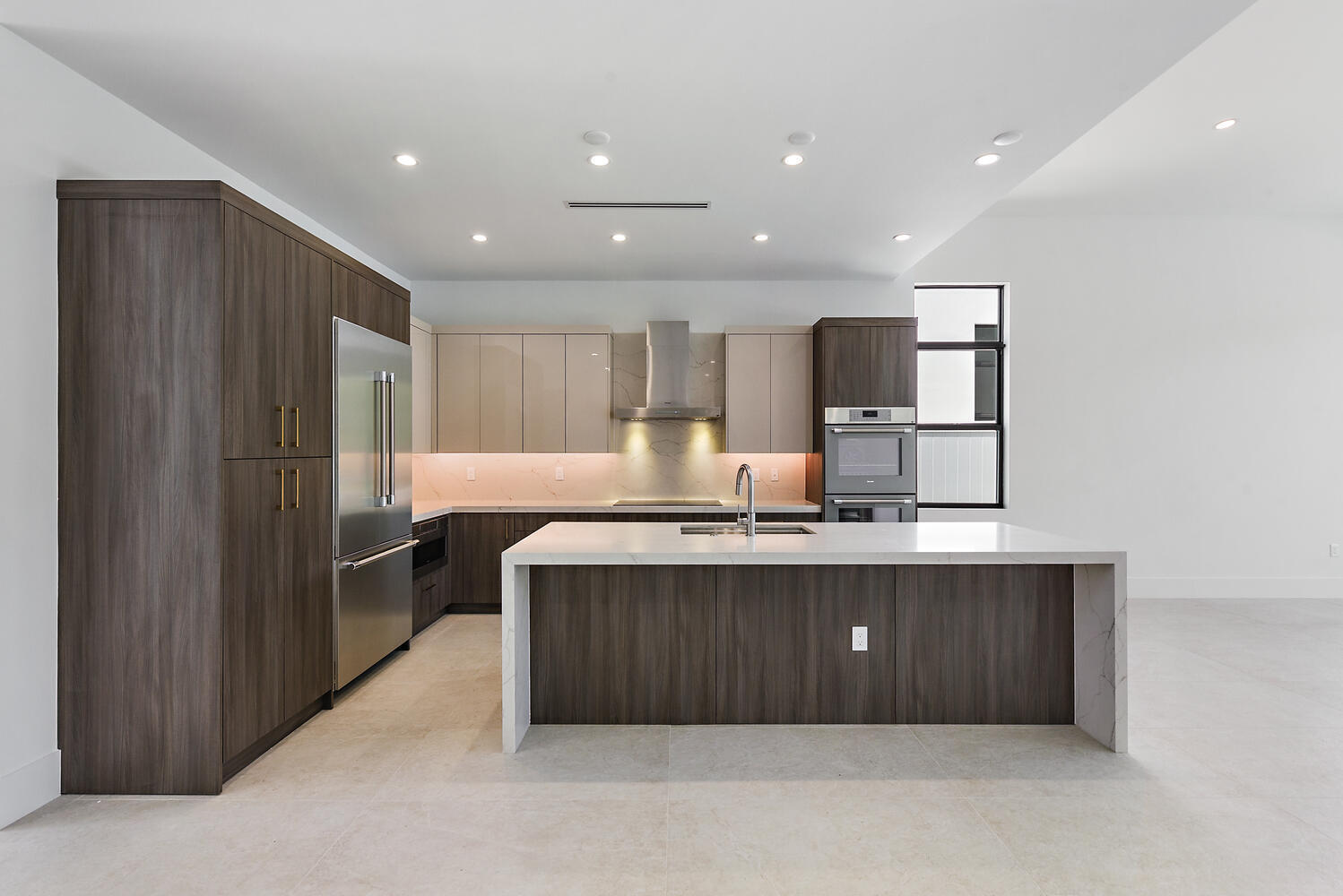 655 Kingsbridge Street Boca Raton, FL 33487 - Photo 4 of 26 Kitchen 3