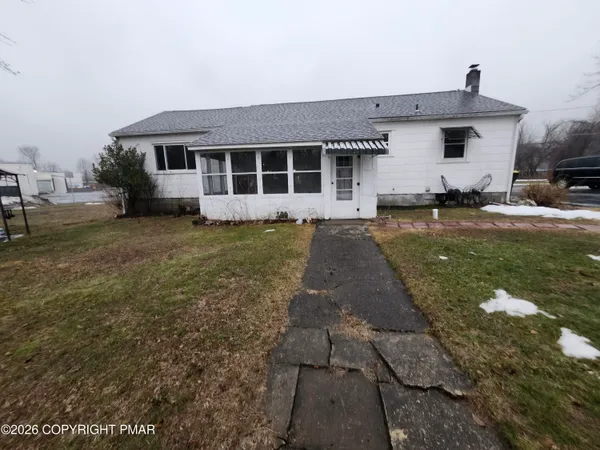 $1,850 | 223 Howard Street, Stroudsburg, PA 18360