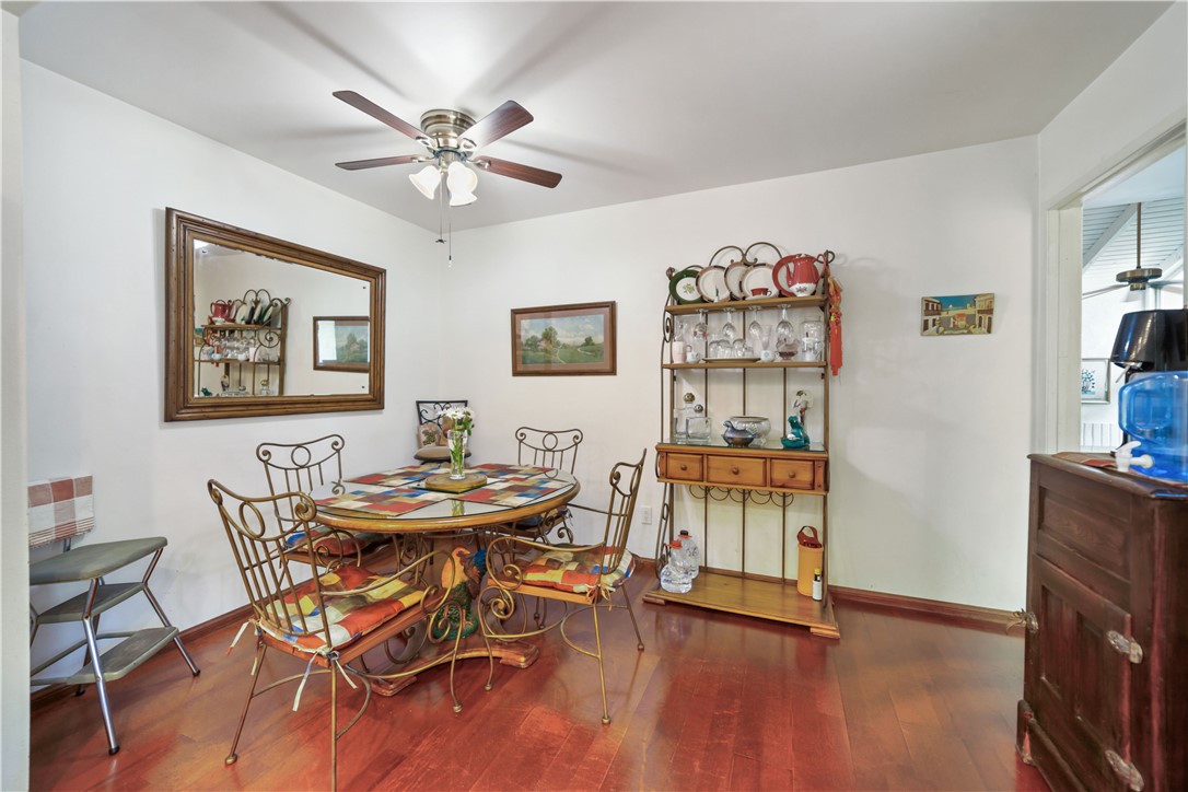 642 Vía Zapata Riverside, CA 92507 - Photo 6 of 28 Entry Level: Breakfast Nook