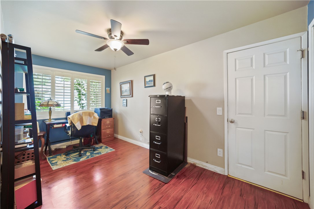 642 Vía Zapata Riverside, CA 92507 - Photo 7 of 28 Entry Level: Access to attached garage