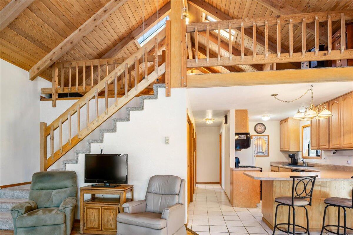 5995 Southwest Shad Road Terrebonne, OR 97760 - Photo 15 of 49 36-Living Area