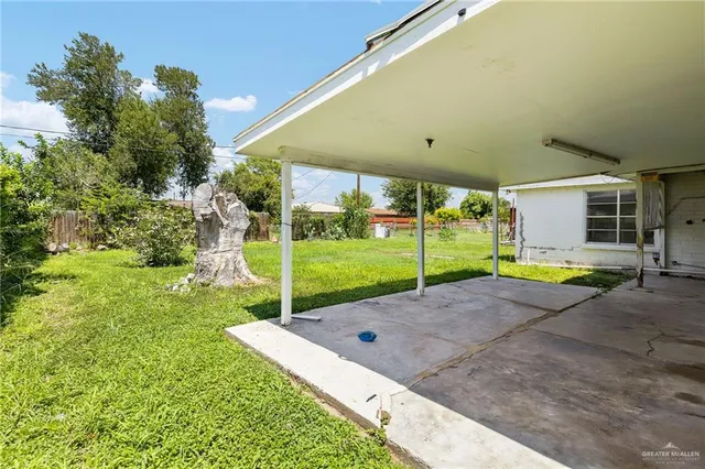 a view of a house with backyard and porch