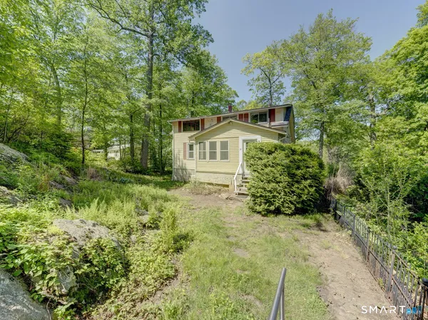 $250,000 | 18 Brook Trail, East Hampton, CT 06424
