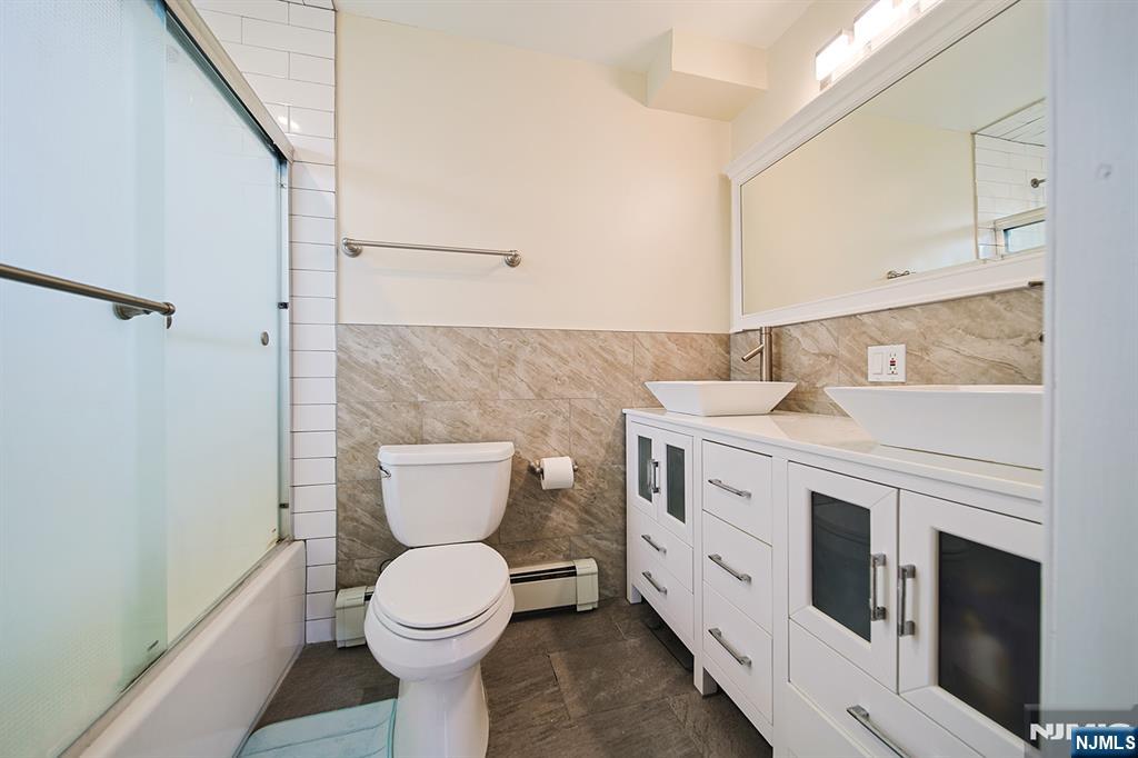 586 Hillside Street Ridgefield, NJ 07657 - Photo 33 of 46