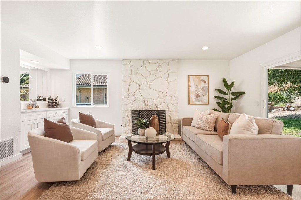 3343 Brookridge Road Duarte, CA 91010 - Photo 23 of 73 Family room