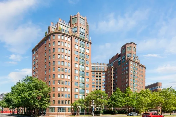 $629,000 | 10 Rogers Street, Unit 227, Cambridge, MA 02142