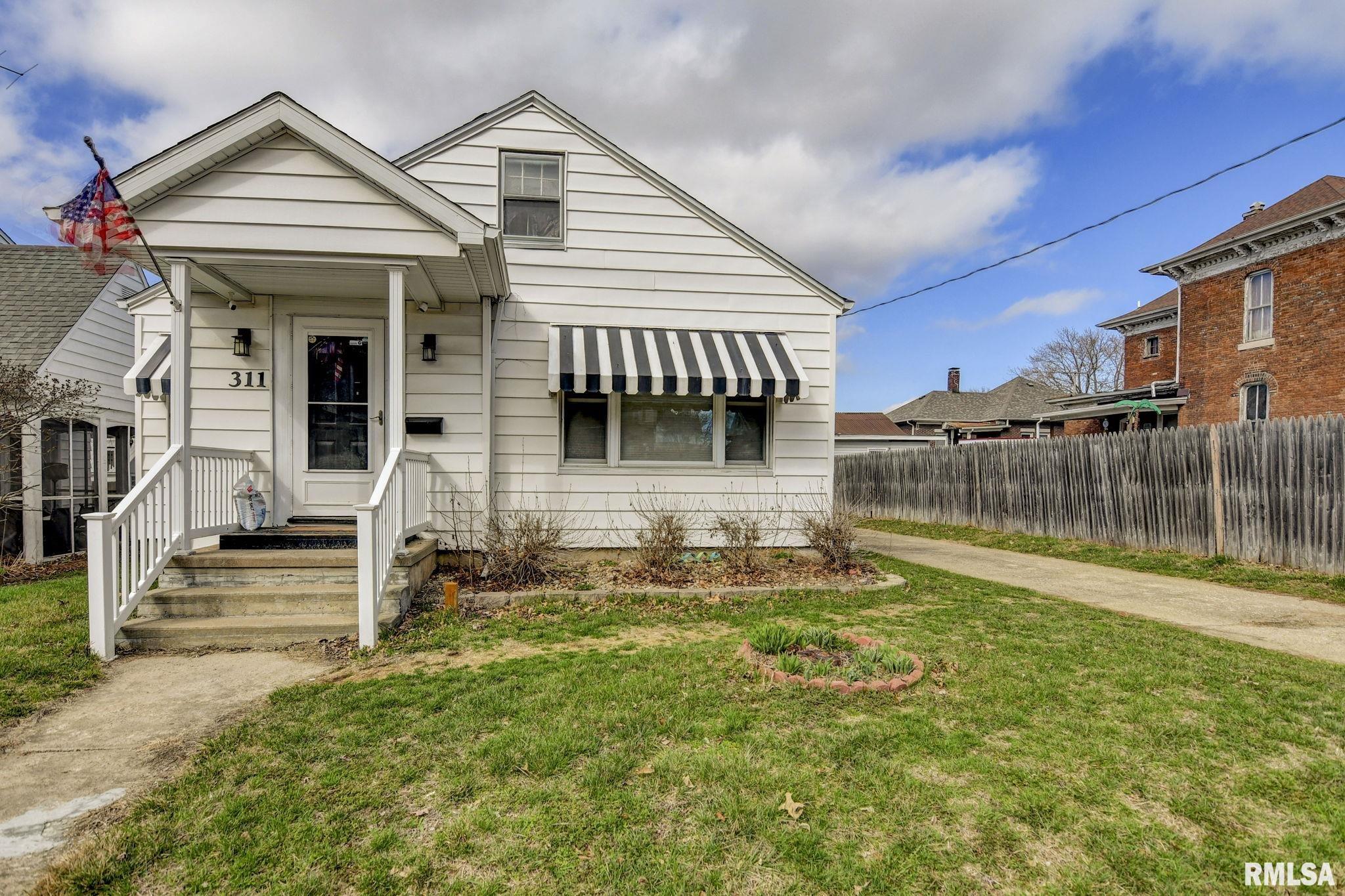 311 West Adams Street Taylorville, IL 62568 - Photo 1 of 36