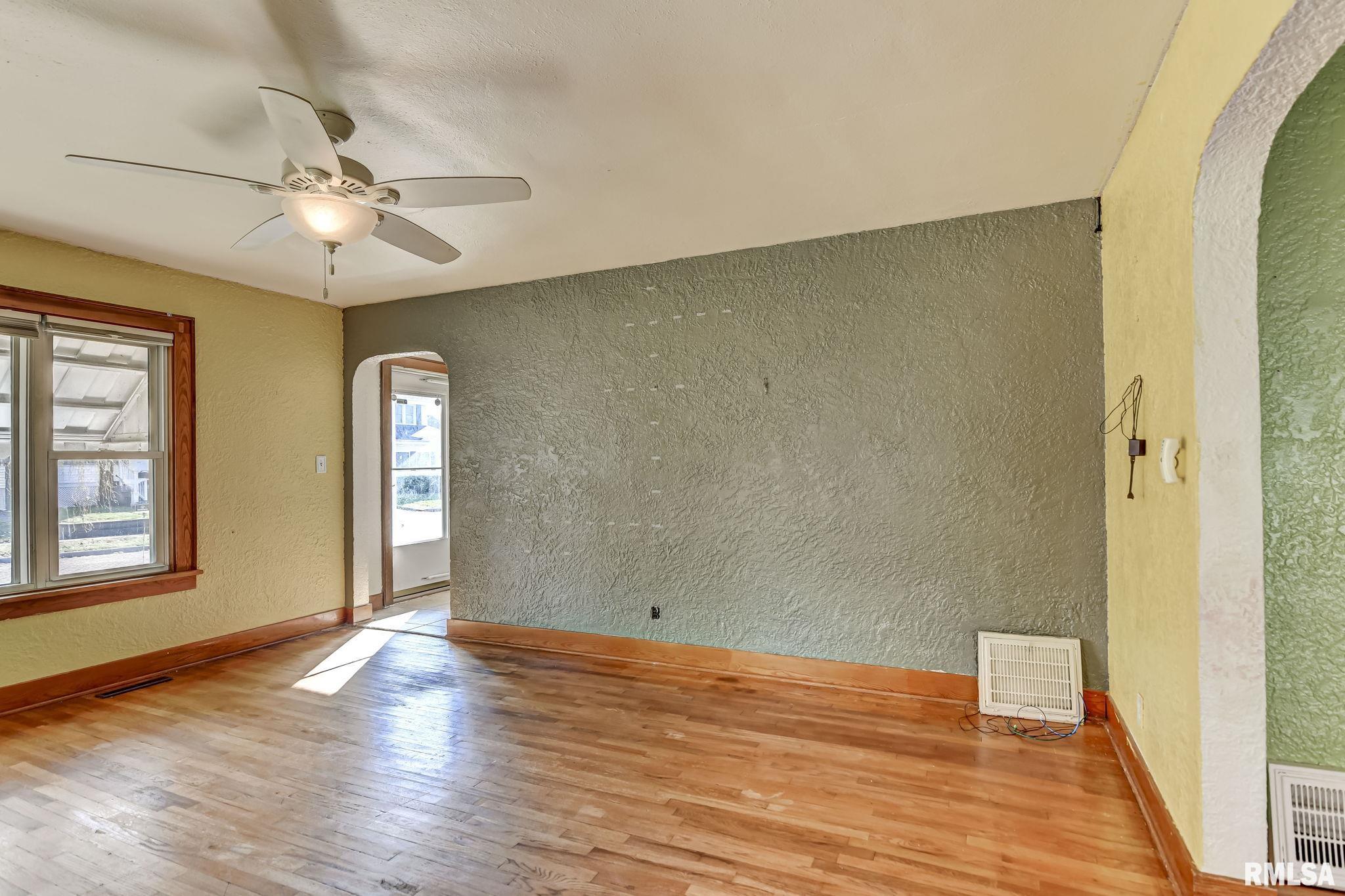 311 West Adams Street Taylorville, IL 62568 - Photo 12 of 36