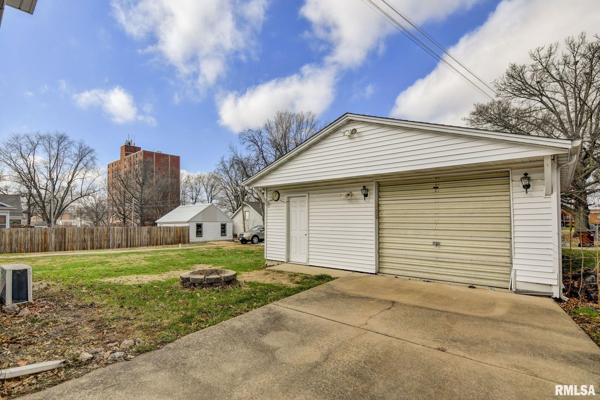 311 West Adams Street Taylorville, IL 62568 - Photo 30 of 36