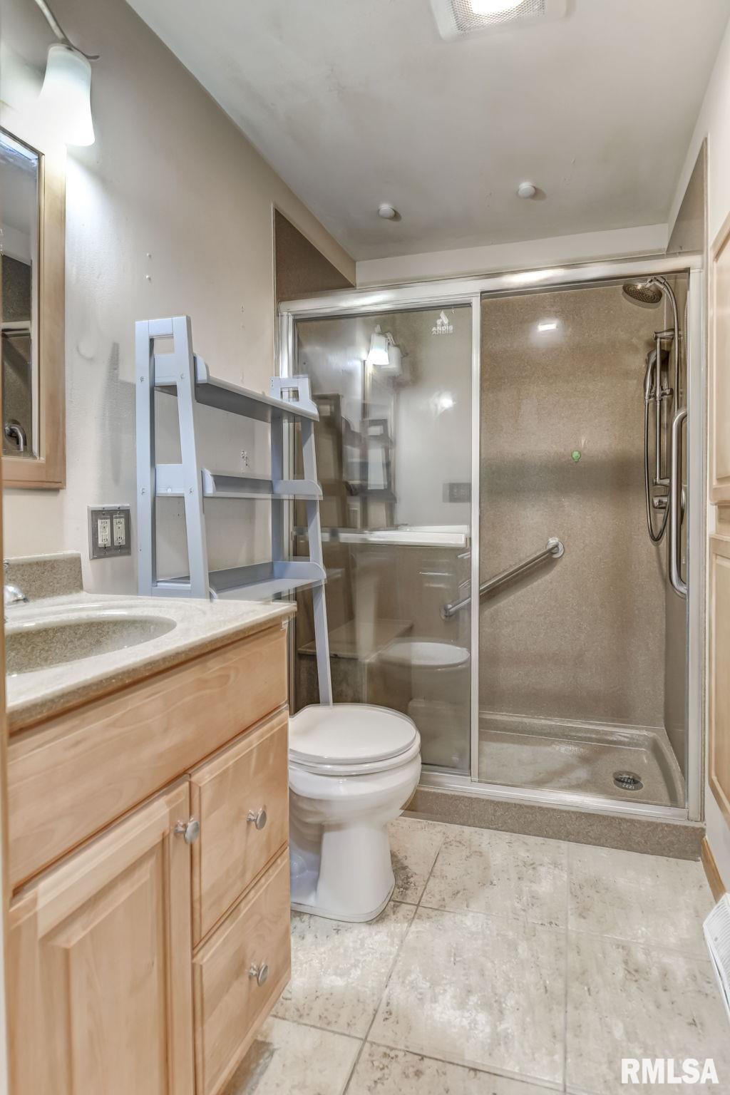 311 West Adams Street Taylorville, IL 62568 - Photo 5 of 36