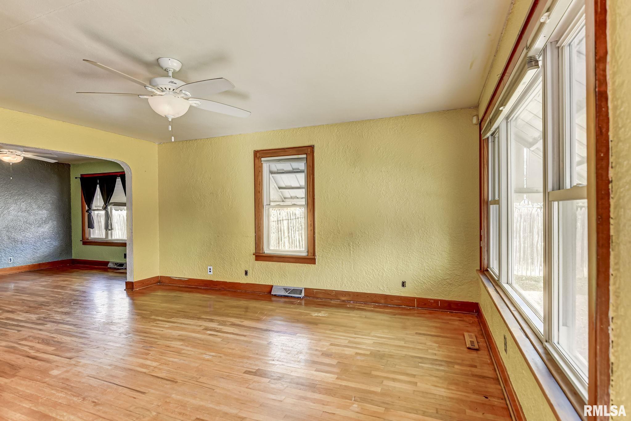 311 West Adams Street Taylorville, IL 62568 - Photo 9 of 36