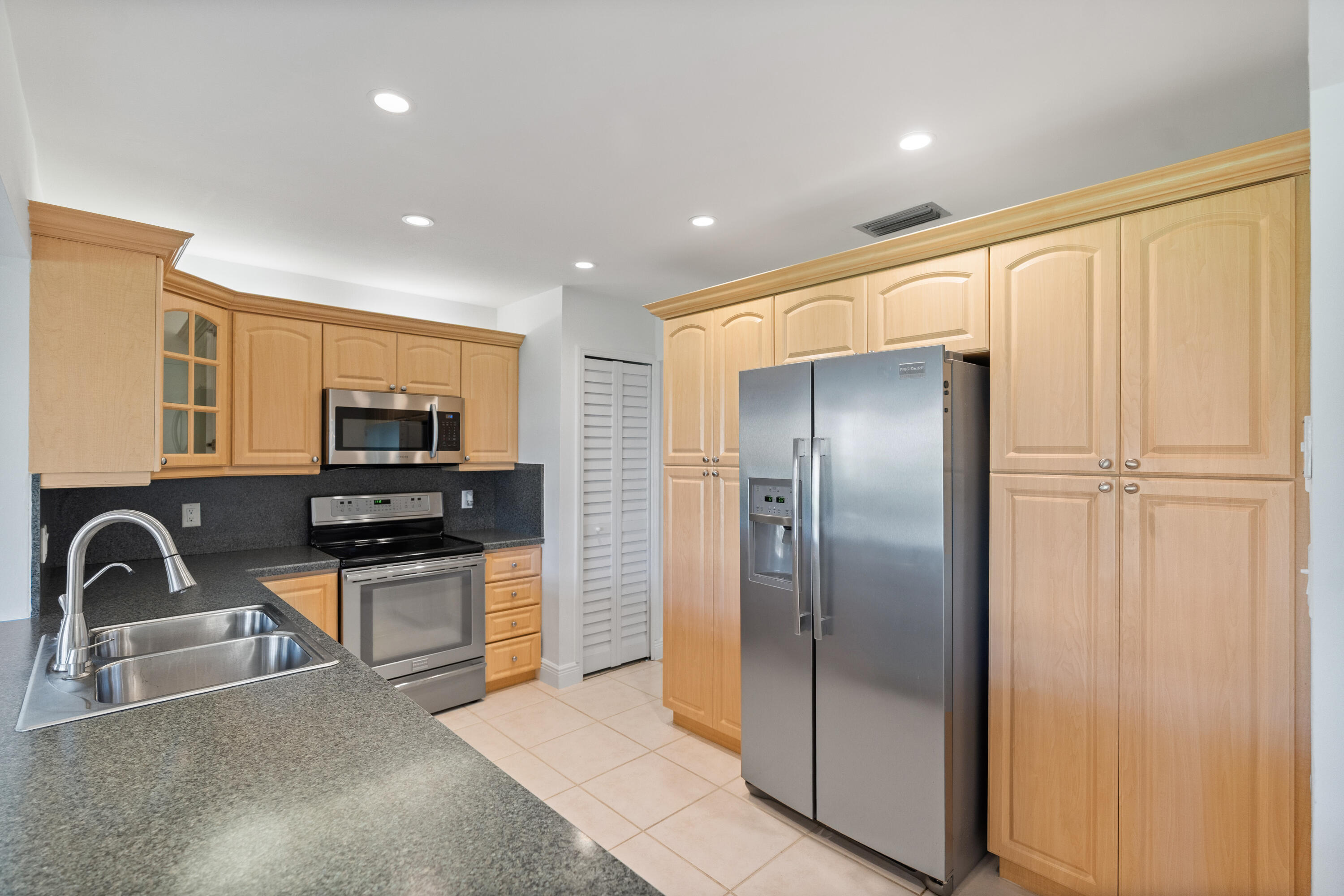 18051 104th Terrace South Boca Raton, FL 33498 - Photo 10 of 36 DSC08047