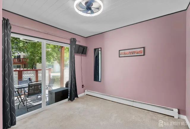 a view of livingroom with furniture