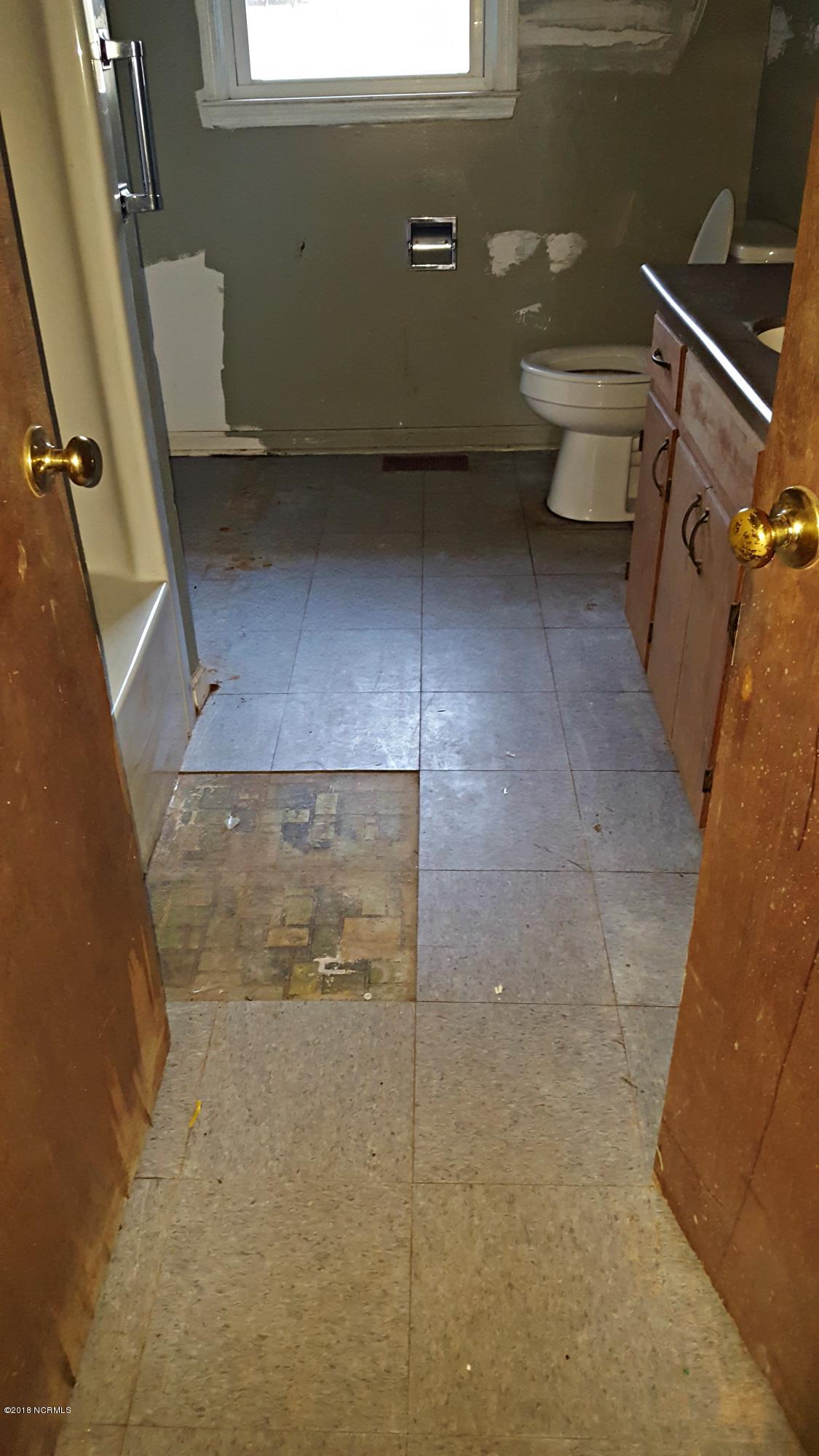 340 Truitt Road New Bern, NC 28560 - Photo 3 of 13 One bathroom only