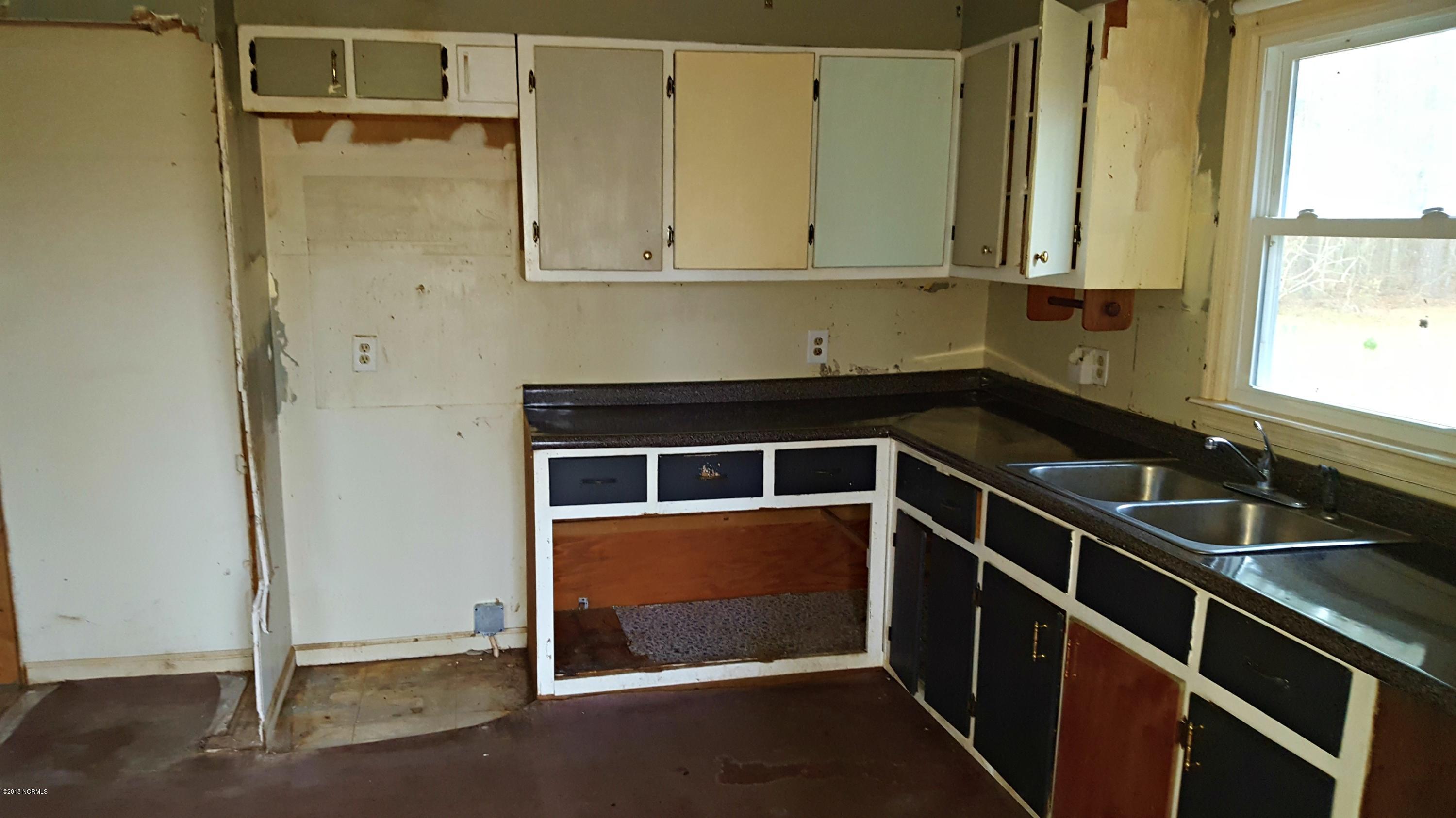 340 Truitt Road New Bern, NC 28560 - Photo 8 of 13 kitchen