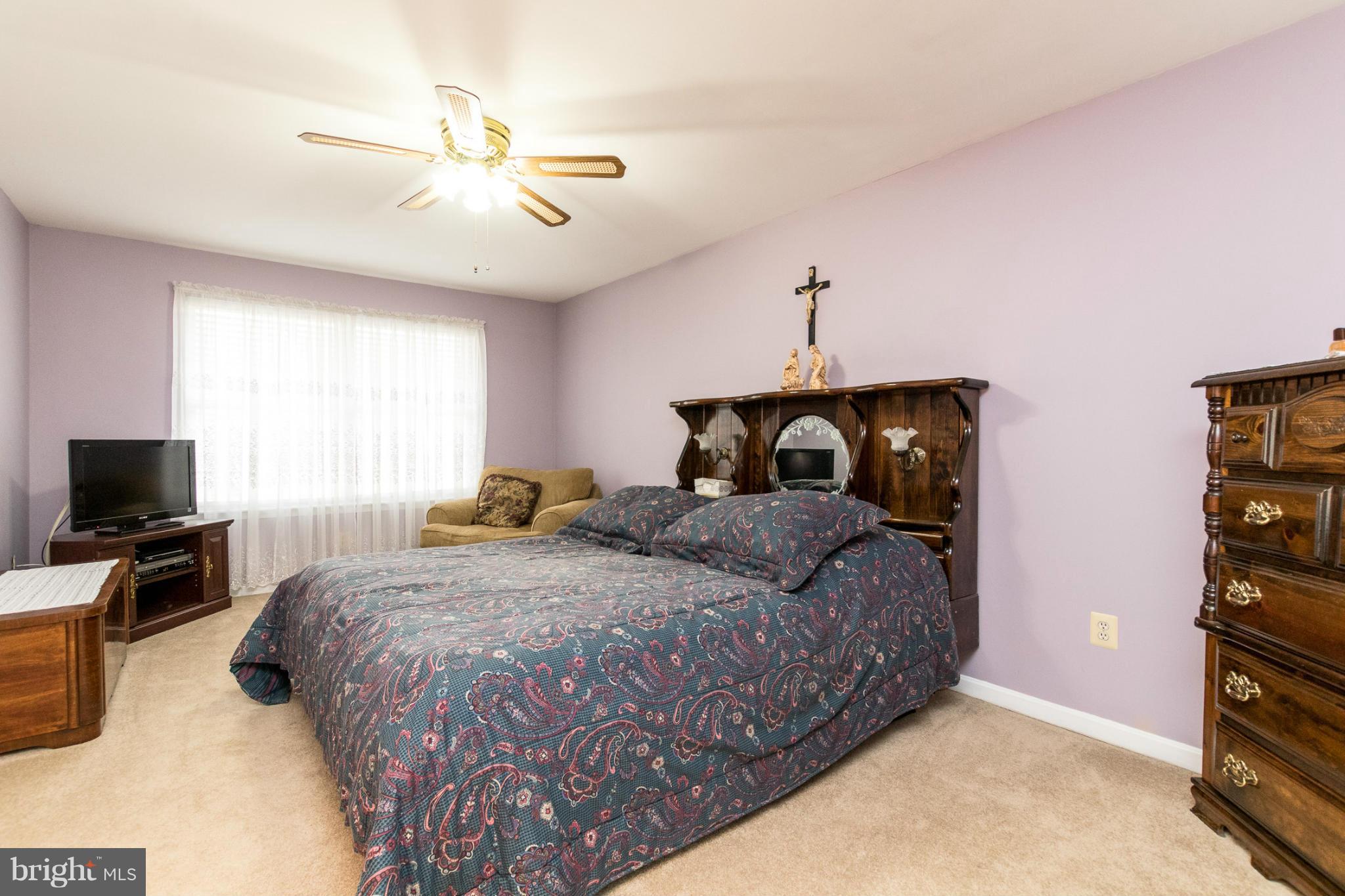 6414 Martinique Road Baltimore, MD 21237 - Photo 14 of 27 Large Owner's Suite