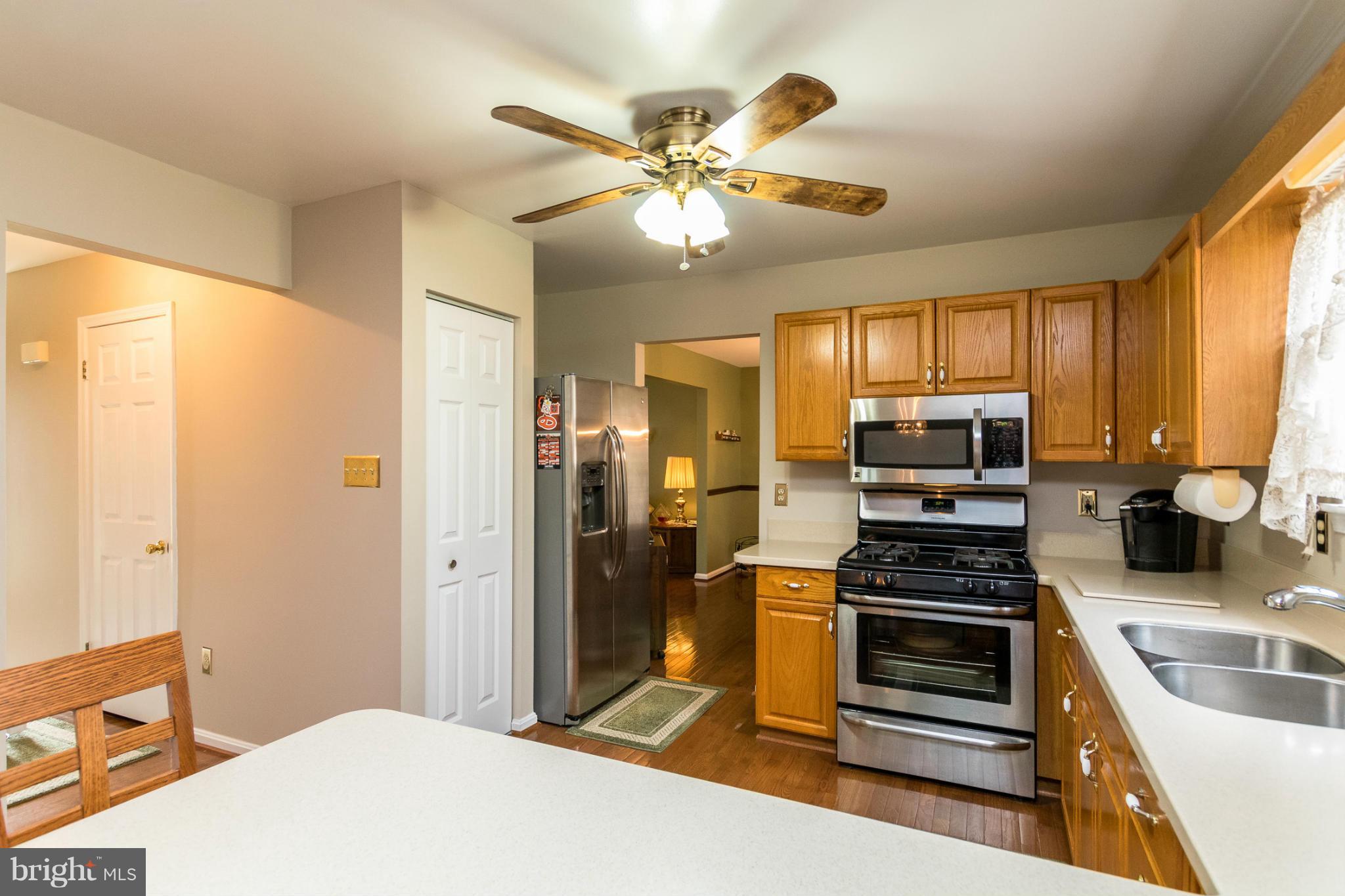 6414 Martinique Road Baltimore, MD 21237 - Photo 8 of 27 SS Appliances