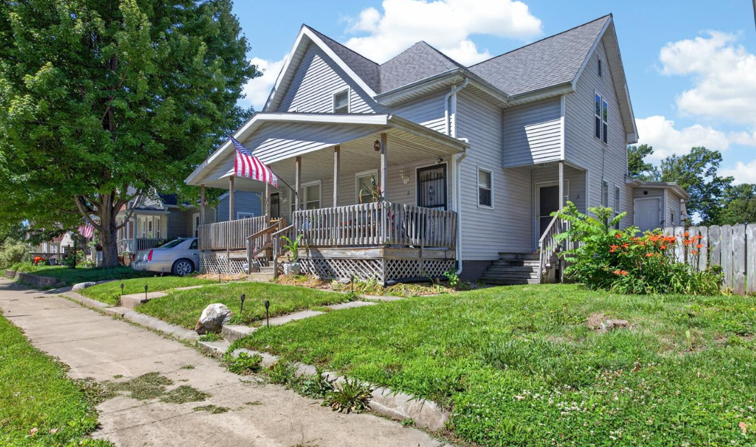 903 Low Street Bloomington, IL 61701 - Photo 1 of 44