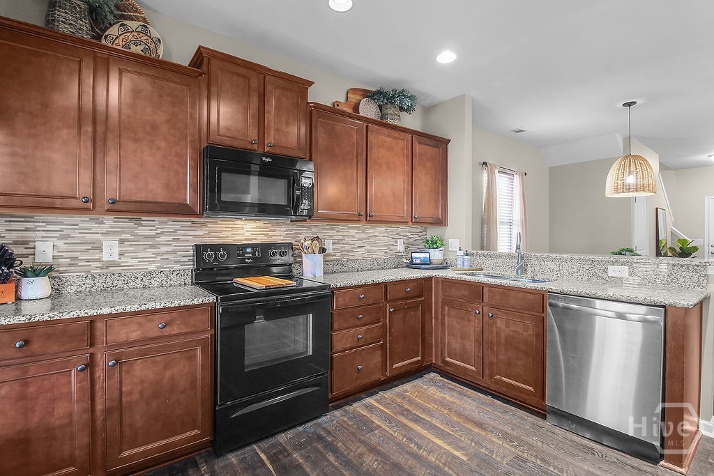 153 Hamilton Grove Drive Pooler, GA 31322 - Photo 14 of 38 Kitchen