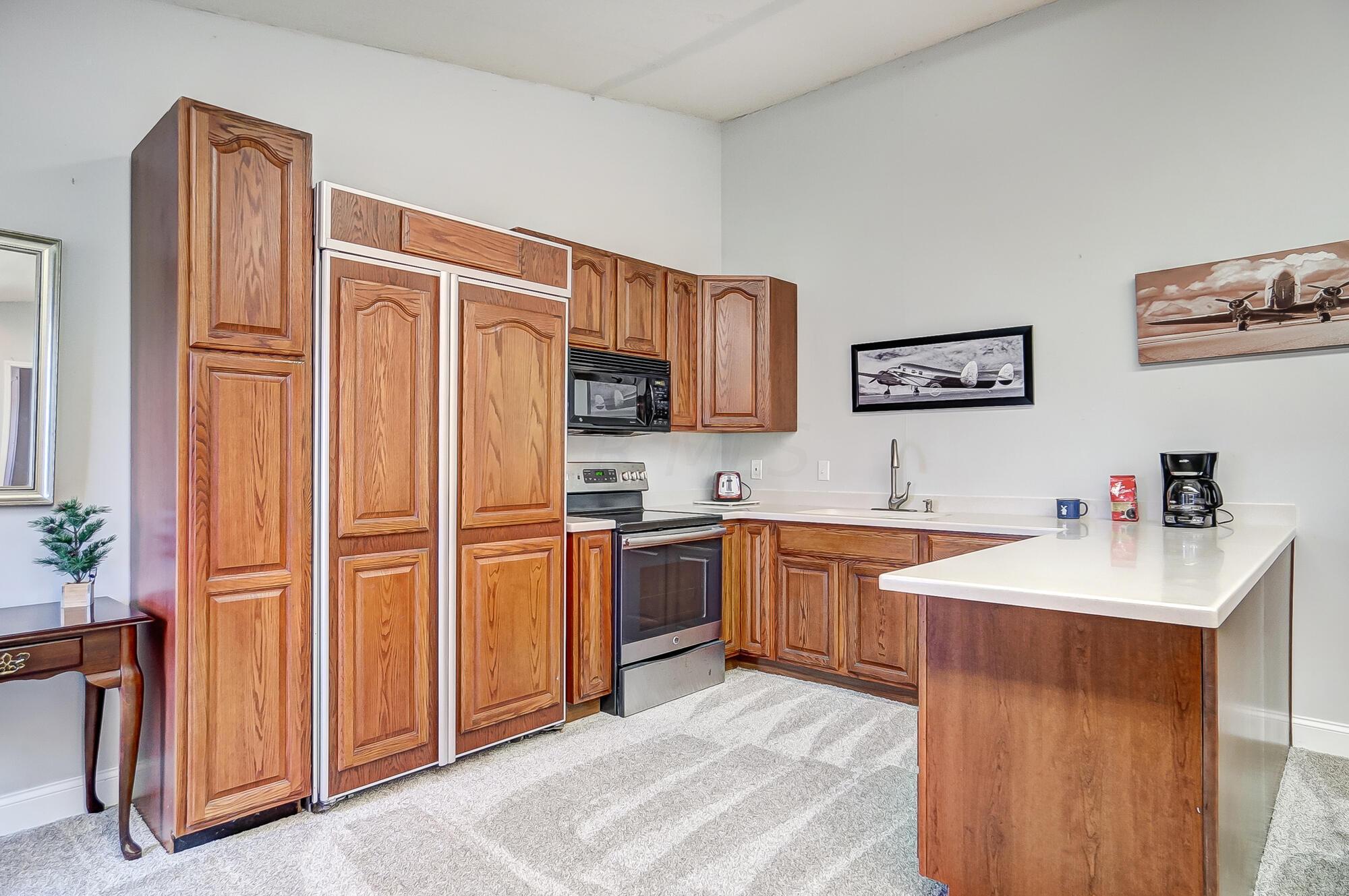 8205 Roberts Road Hilliard, OH 43026 - Photo 69 of 81 Apartment Kitchen