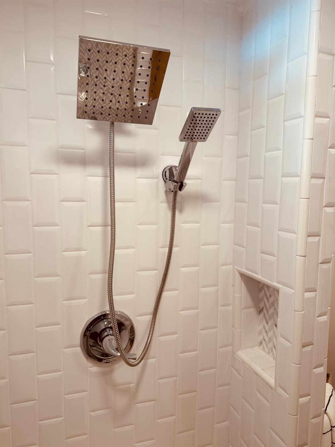 225 North Akers Road, Unit 308 Visalia, CA 93291 - Photo 15 of 72 a bathroom with a shower