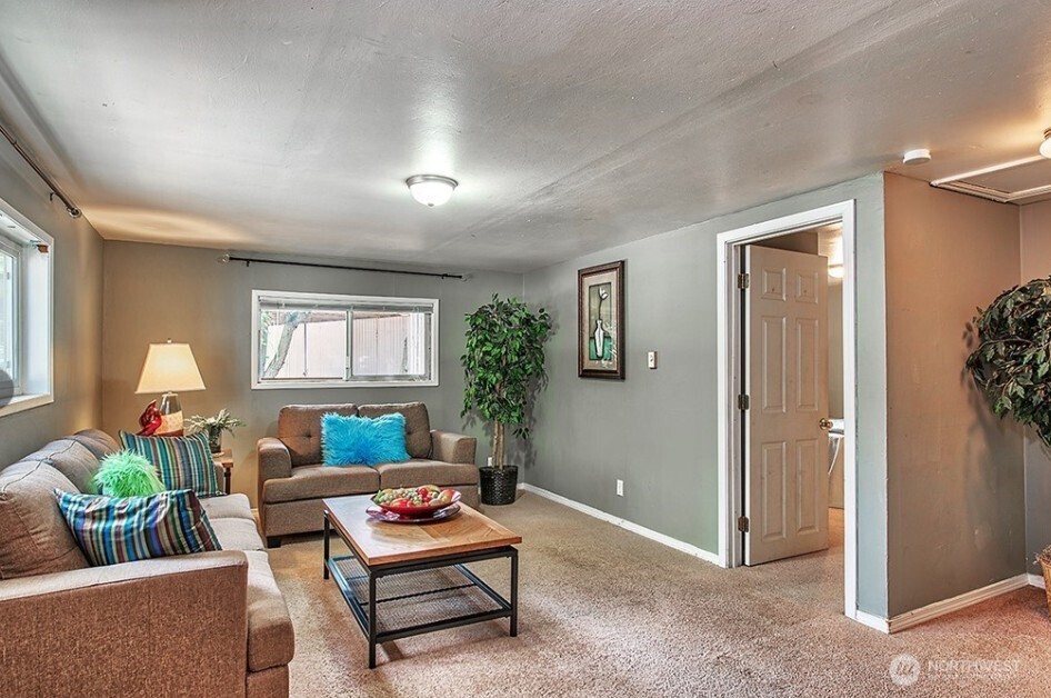22910 Edmonds Way Edmonds, WA 98020 - Photo 6 of 23