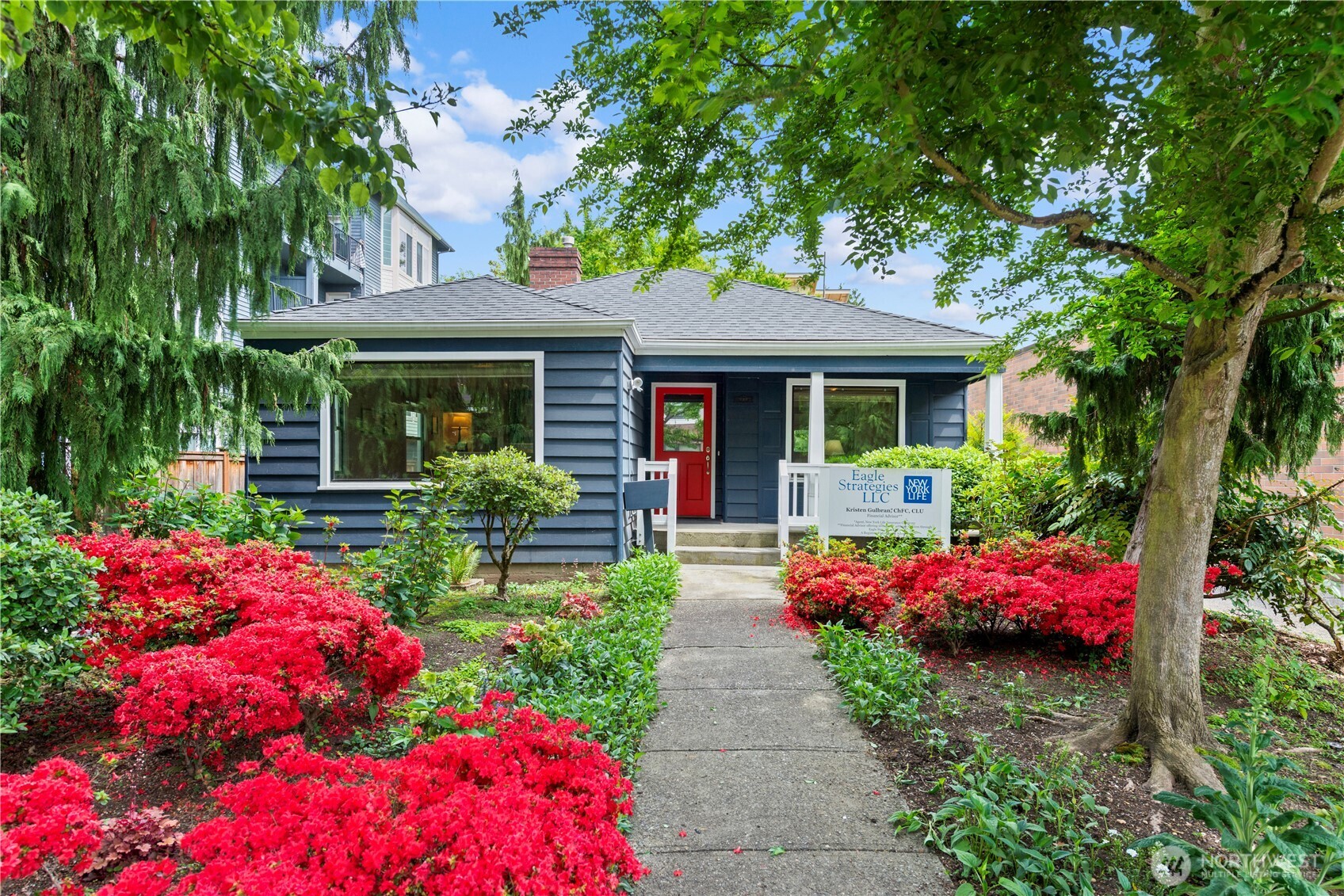 116 Williams Avenue South Renton, WA 98057 - Photo 1 of 37 a front view of a house with yard