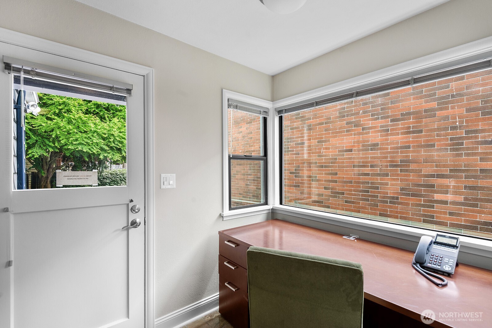 116 Williams Avenue South Renton, WA 98057 - Photo 18 of 37 a room with a window