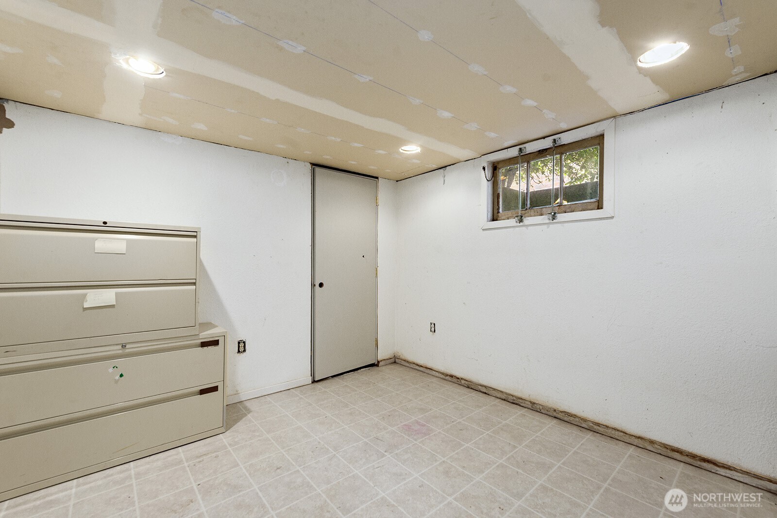 116 Williams Avenue South Renton, WA 98057 - Photo 23 of 37 a view of an empty room