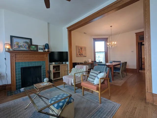 $425,000 | 1402 West Belle Plaine Avenue, Unit 2, Chicago, IL 60613