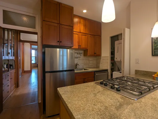 $425,000 | 1402 West Belle Plaine Avenue, Unit 2, Chicago, IL 60613