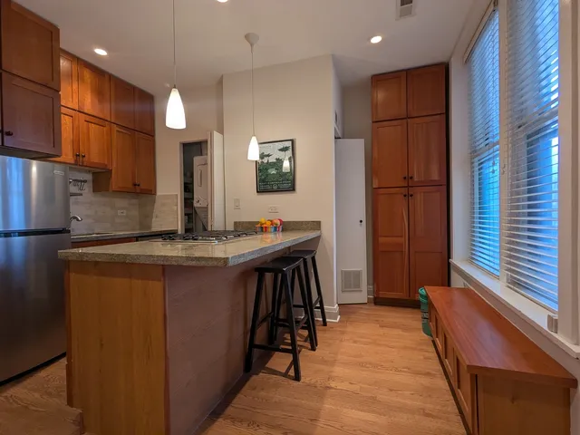 $425,000 | 1402 West Belle Plaine Avenue, Unit 2, Chicago, IL 60613