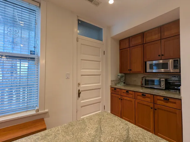 $425,000 | 1402 West Belle Plaine Avenue, Unit 2, Chicago, IL 60613