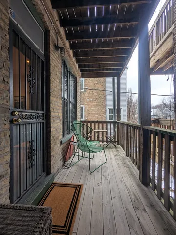 $425,000 | 1402 West Belle Plaine Avenue, Unit 2, Chicago, IL 60613