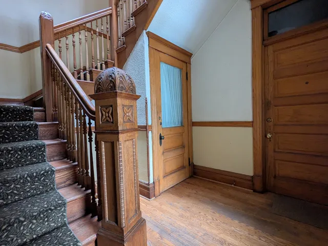 $425,000 | 1402 West Belle Plaine Avenue, Unit 2, Chicago, IL 60613