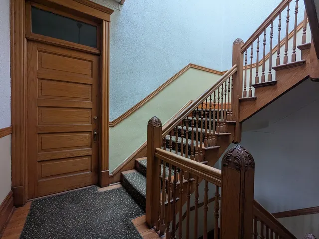 $425,000 | 1402 West Belle Plaine Avenue, Unit 2, Chicago, IL 60613