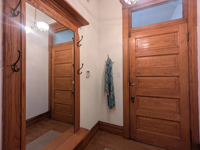 $425,000 | 1402 West Belle Plaine Avenue, Unit 2, Chicago, IL 60613