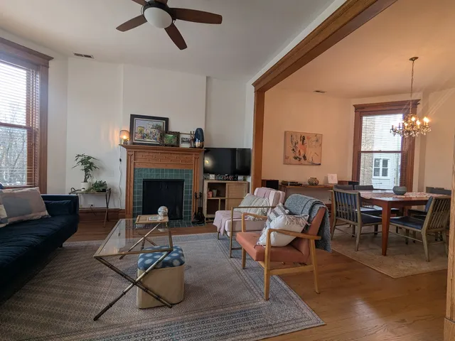 $425,000 | 1402 West Belle Plaine Avenue, Unit 2, Chicago, IL 60613