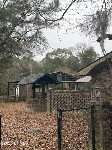 $299,500 | 10562 Grays Highway, Ridgeland, SC 29936