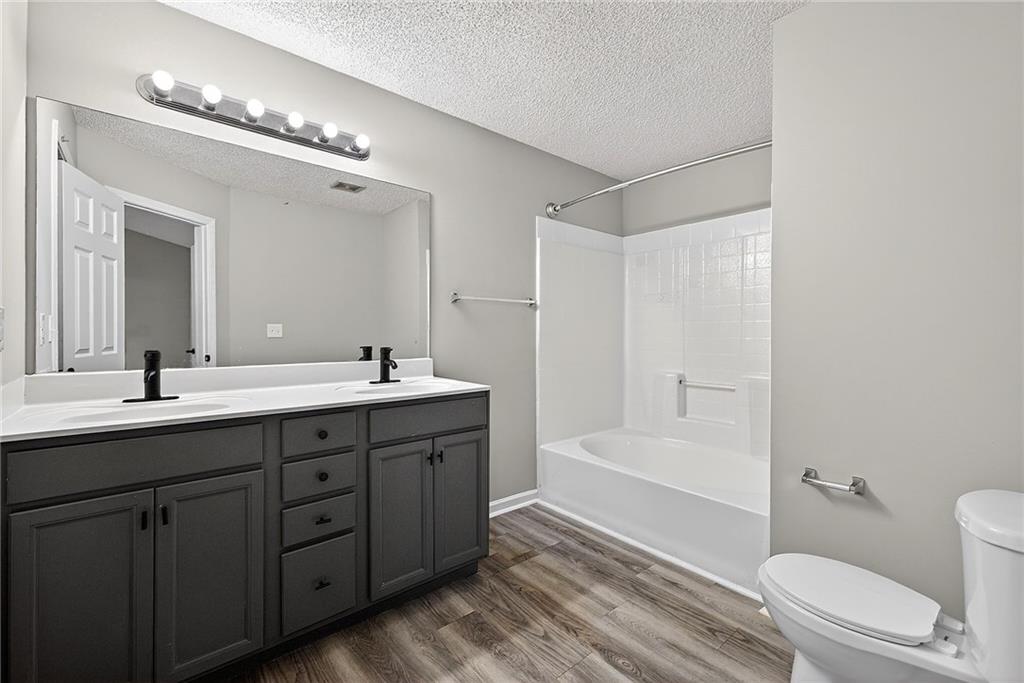 1065 Maple Valley Court Union City, GA 30291 - Photo 19 of 29 a bathroom with a tub sink toilet and mirror