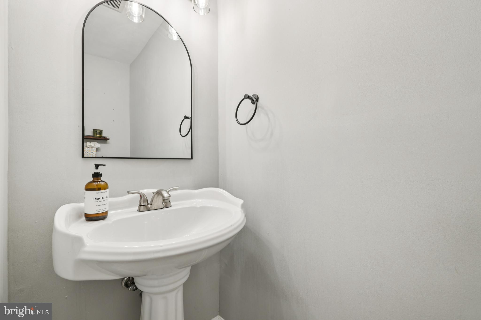 1014 Cedar Ridge Court Annapolis, MD 21403 - Photo 25 of 39 Bathroom