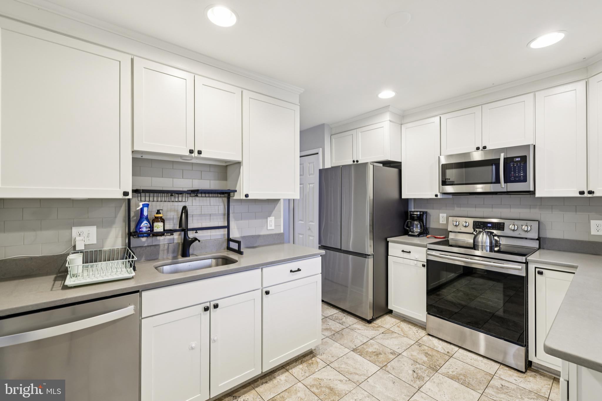 1014 Cedar Ridge Court Annapolis, MD 21403 - Photo 3 of 39 Kitchen