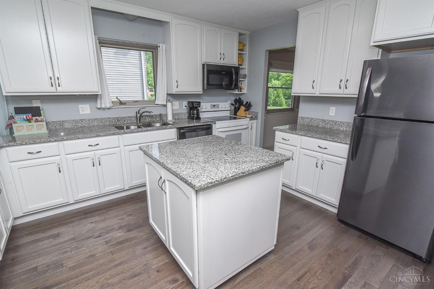 8160 Forest Road Cincinnati, OH 45255 - Photo 3 of 44