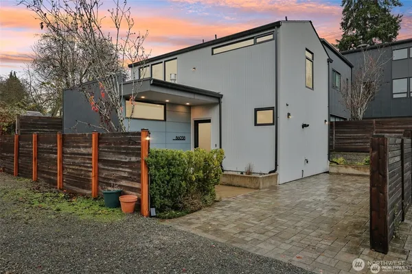 $685,800 | 8605 5th Avenue Northeast, Unit B, Seattle, WA 98115